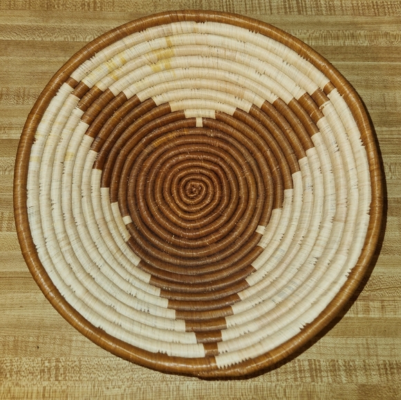 Vintage HandWoven 12” Decorative Bowl Basket Maua Design - Picture 4 of 10